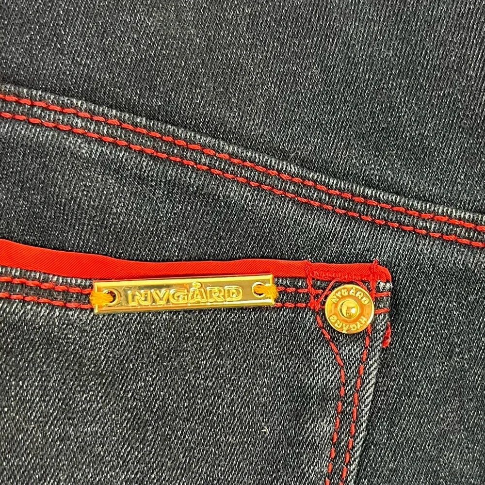 Peter Nygard Luxe Denim capri 360° / 4-way stretch jeans red stripes sid… - Picture 6 of 6